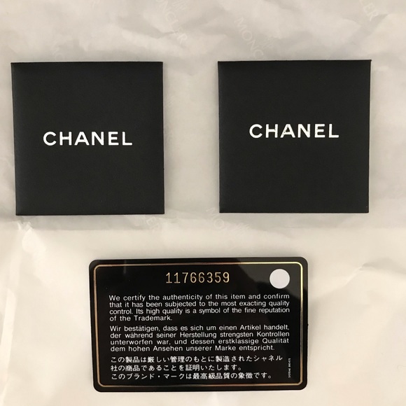 Excellent condition Chanel Lucky Symbols Billfold Patent Wallet - Picture 11 of 12